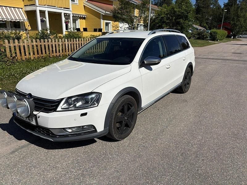 Vit Begagnad 2015 VW Passat Alltrack Kombi | 85 000 kr (Superpris) - Bild 1/3