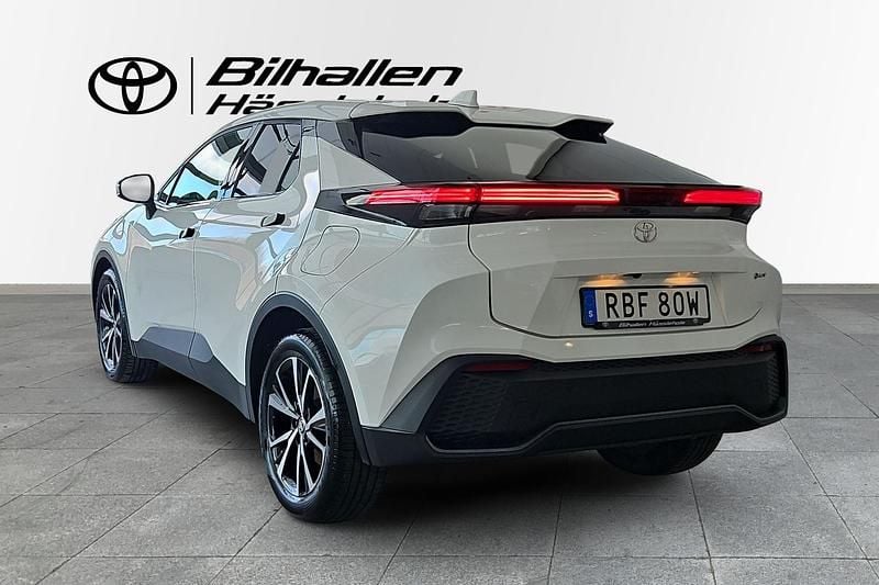 Begagnad Toyota C-HR 141 HK (103 kW) 2024 Vit SUV
