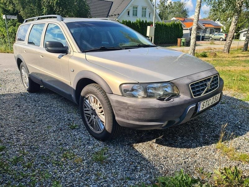 Brun Begagnad 2001 Volvo XC70 SUV | 15 000 kr (Superpris) - Bild 1/3