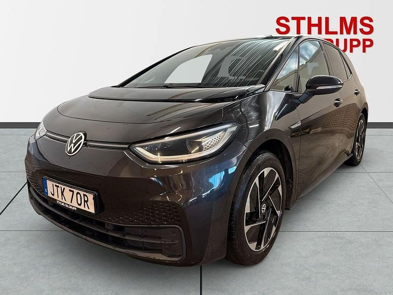 Mörkgrå (grå metallic) Begagnad 2021 VW ID.3 Pro Performance Halvkombi | 228 500 kr (Marknadspris) - Bild 1/4