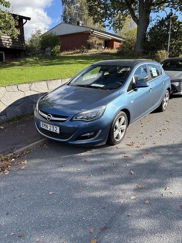 Blå Begagnad 2014 Opel Astra Sport Halvkombi | 60 000 kr (Marknadspris) - Bild 1/1
