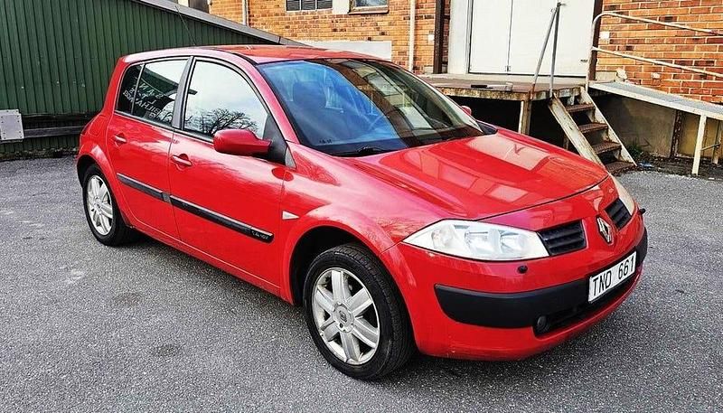 Begagnad Renault Mégane II 98 HK (72 kW) 2002 Mörkröd Halvkombi