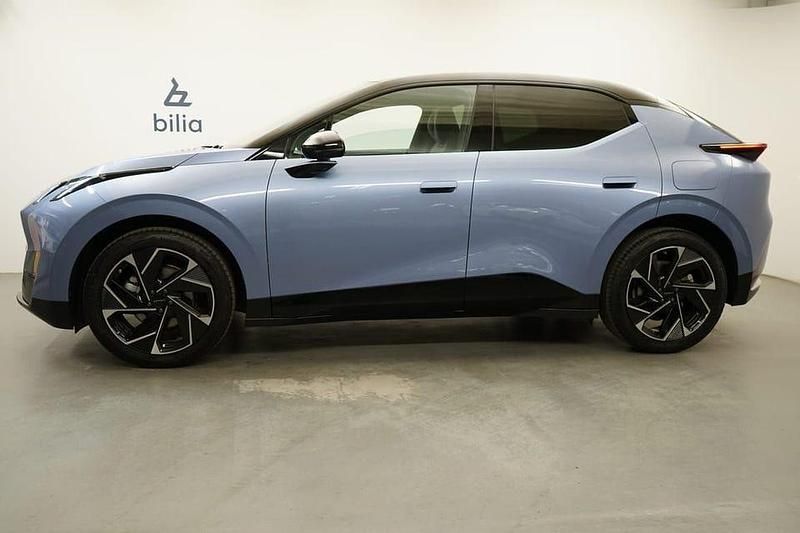 Begagnad Lynk & Co 02 202 kW (275 HK) 2024 Blå SUV
