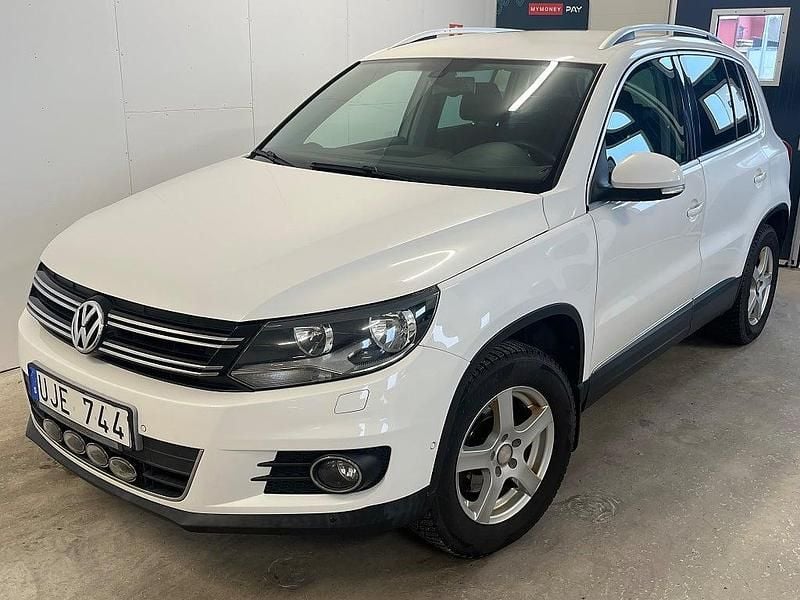 Vit Begagnad 2012 VW Tiguan Sportline SUV | 72 900 kr (Bra pris) - Bild 1/4