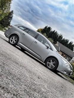 Grå Begagnad 2009 Toyota Avensis Business Edition Kombi | 35 000 kr (Marknadspris) - Bild 1/4