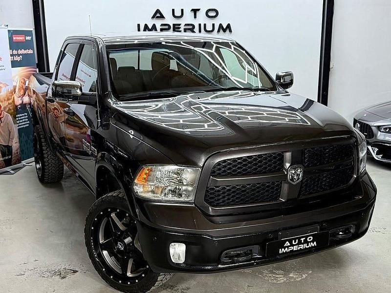 Grå Begagnad 2016 RAM 1500 Pickup | 319 900 kr (Marknadspris) - Bild 1/4