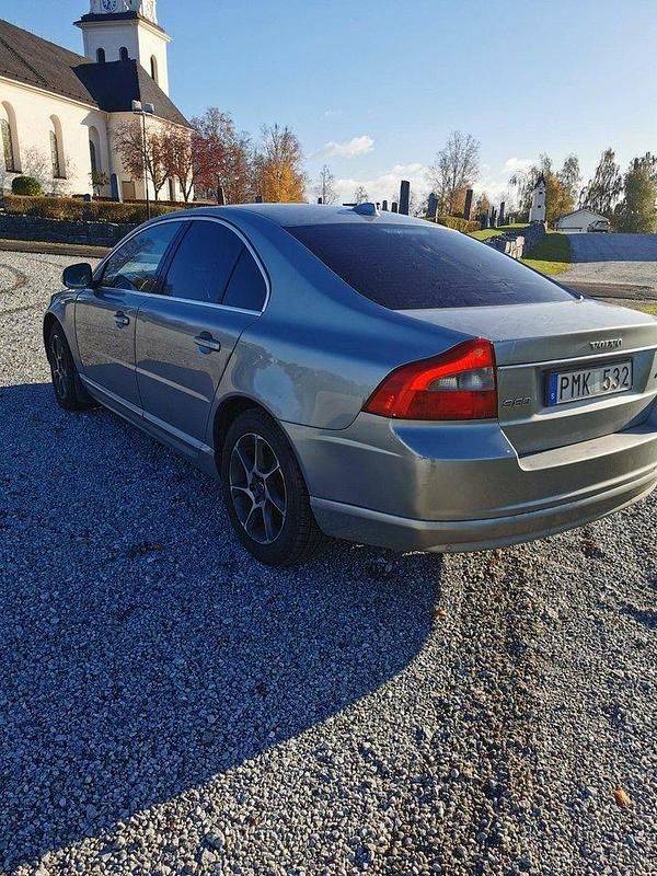 Silver Begagnad 2007 Volvo S80 Momentum Sedan | 28 000 kr (Marknadspris) - Bild 1/4