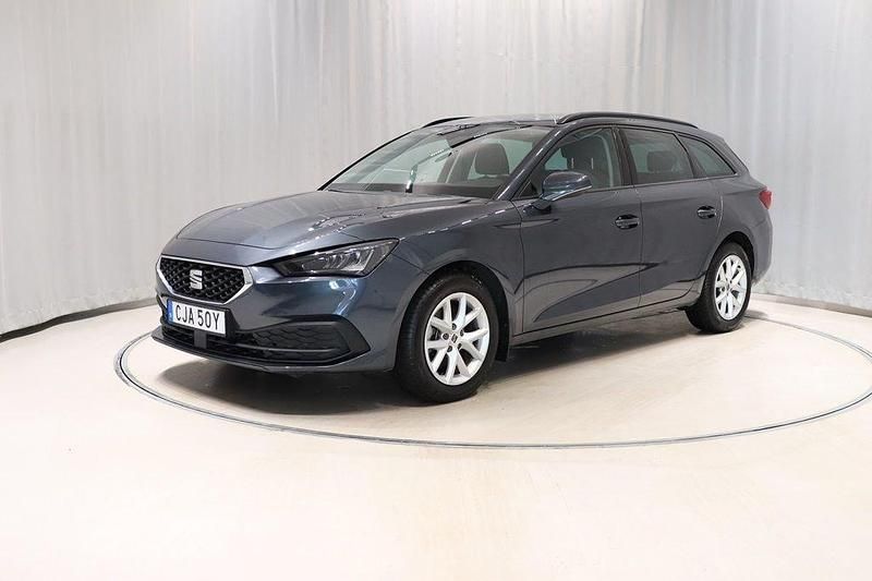 Grå Begagnad 2023 Seat Leon Kombi | 224 900 kr (Marknadspris) - Bild 1/4