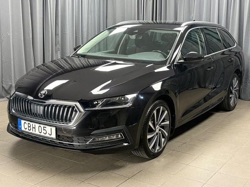 Svart Begagnad 2022 Skoda Octavia Business Line Kombi | 289 900 kr (Marknadspris) - Bild 1/4