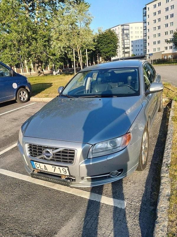 Silver Begagnad 2010 Volvo S80 R-Design Sedan | 36 000 kr (Superpris) - Bild 1/4
