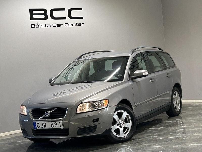 Grå Begagnad 2007 Volvo V50 Kinetic Kombi | 79 900 kr (Dyr) - Bild 1/3