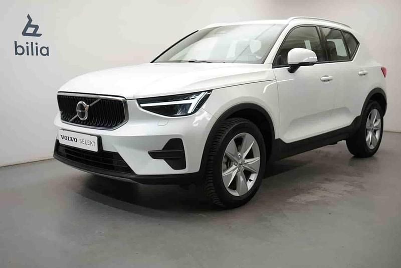 Vit Begagnad 2024 Volvo XC40 SUV | 339 900 kr - Bild 1/1