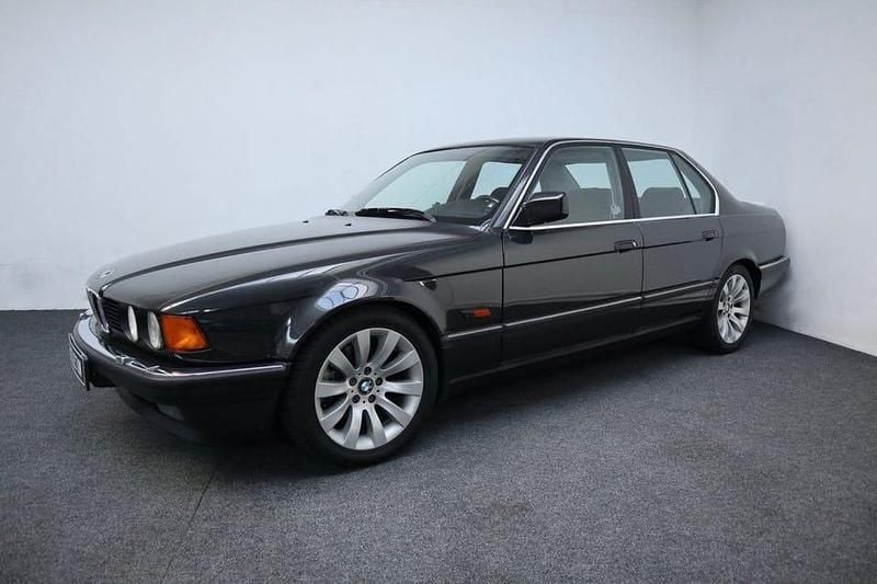 Begagnad BMW 735 211 HK (155 kW) 1989 Svart Sedan