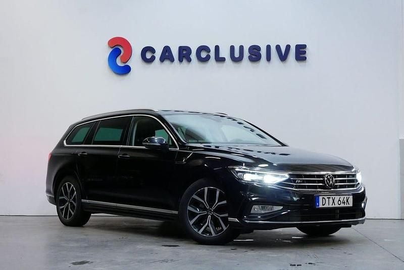Svart Begagnad 2020 VW Passat R-line Kombi | 249 900 kr (Marknadspris) - Bild 1/4