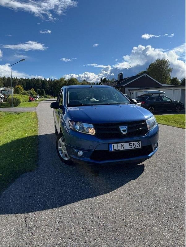 Blå Begagnad 2014 Dacia Sandero Halvkombi | 65 000 kr (Marknadspris) - Bild 1/4