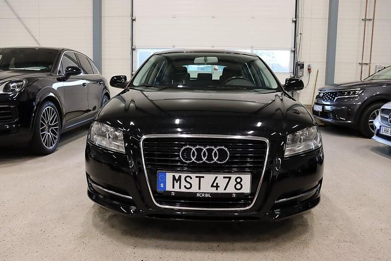 Begagnad Audi A3 Sportback Attraction 105 HK (77 kW) 2012 Svart Halvkombi