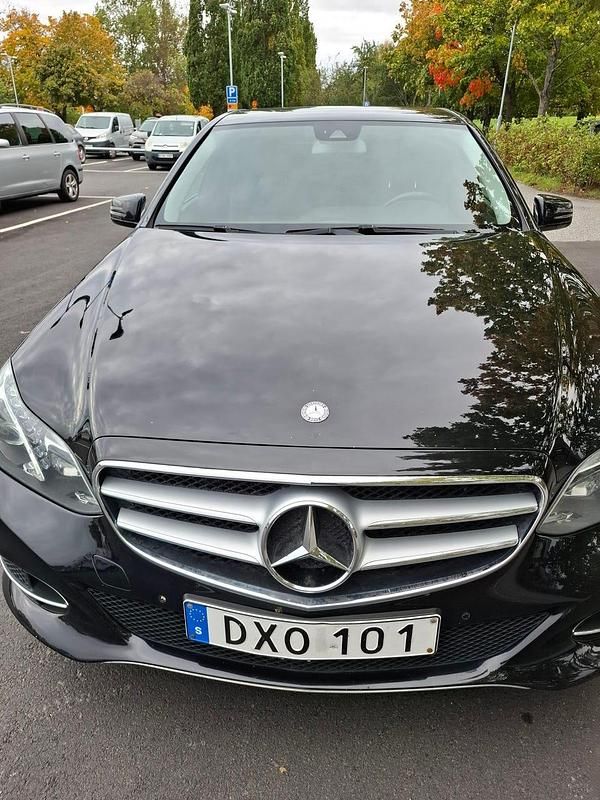 Begagnad 2015 Mercedes E220 Sedan | 135 500 kr (Bra pris) - Bild 1/4