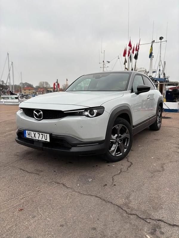 Grå/vit metallic Begagnad 2020 Mazda MX30 Cosmo SUV | 160 000 kr (Lite dyr) - Bild 1/4