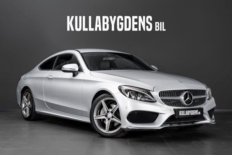 Silver (iridiumsilver metallic) Begagnad 2016 Mercedes C220 AMG Sportkupé | 259 000 kr (Marknadspris) - Bild 1/4