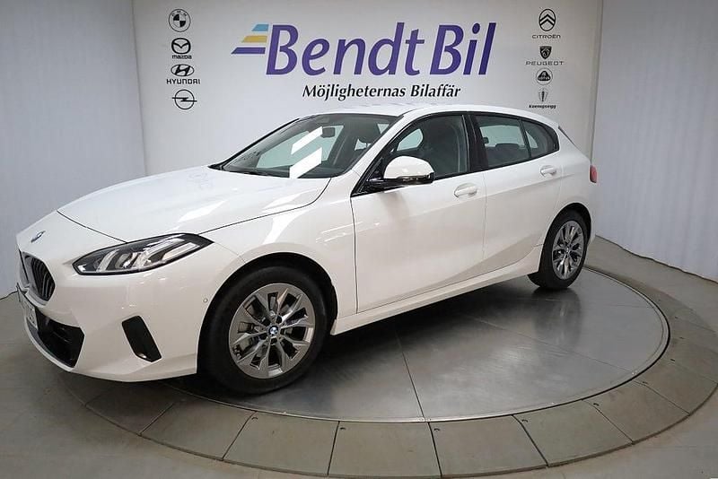 Begagnad BMW 120 170 HK (125 kW) 2024 Vit Halvkombi