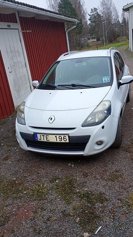 Vit Begagnad 2012 Renault Clio GrandTour Kombi | 28 000 kr (Marknadspris) - Bild 1/2
