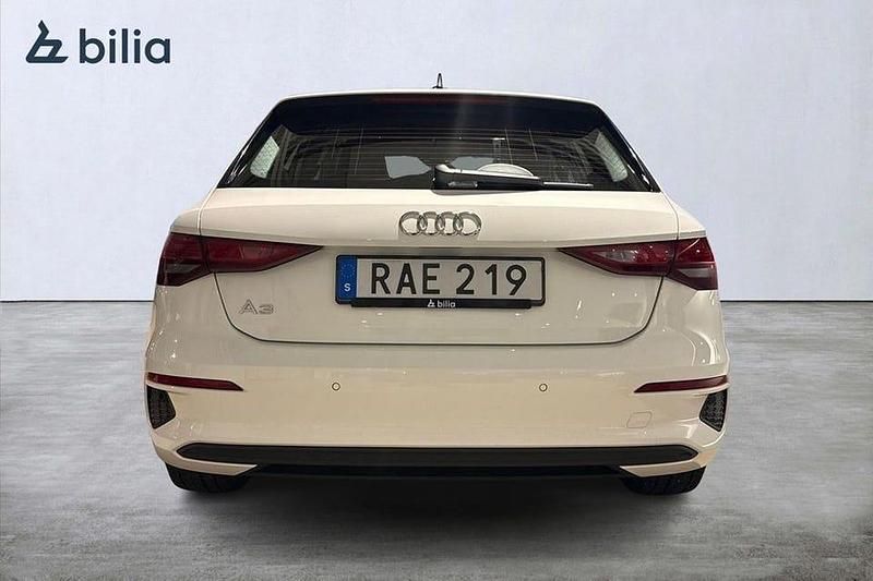 Begagnad Audi A3 Proline 151 HK (111 kW) 2023 Vit Sedan