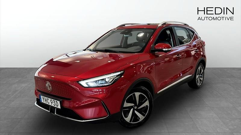 Röd (red) Begagnad 2022 MG ZS Luxury Sedan | 249 900 kr (Bra pris) - Bild 1/4