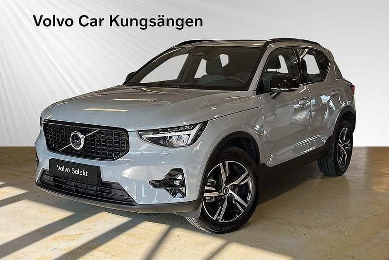 Grå Begagnad 2024 Volvo XC40 Plus SUV | 399 900 kr (Lite dyr) - Bild 1/3