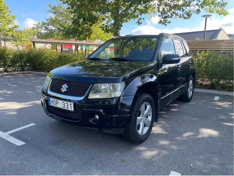 Svart Begagnad 2008 Suzuki Grand Vitara SUV | 49 500 kr (Marknadspris) - Bild 1/4