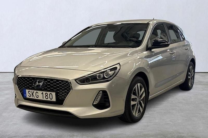 Silver Begagnad 2017 Hyundai i30 Halvkombi | 139 900 kr (Marknadspris) - Bild 1/4