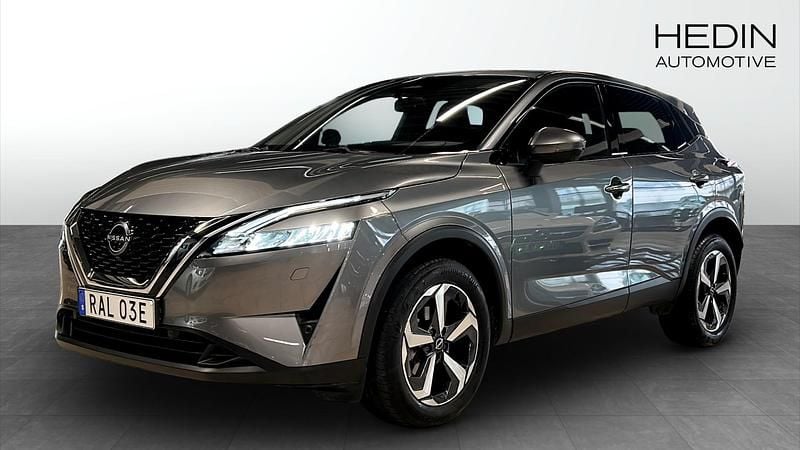 Grå (grey) Begagnad 2023 Nissan Qashqai N-Connecta SUV | 289 900 kr (Marknadspris) - Bild 1/4