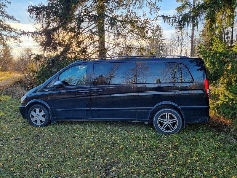 Svart Begagnad 2012 Mercedes Viano Minibuss | 90 000 kr - Bild 1/4