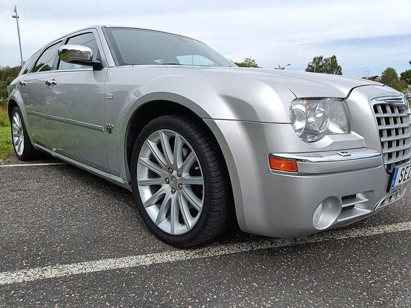 Silver Begagnad 2007 Chrysler 300C Touring Kombi | 74 000 kr - Bild 1/4