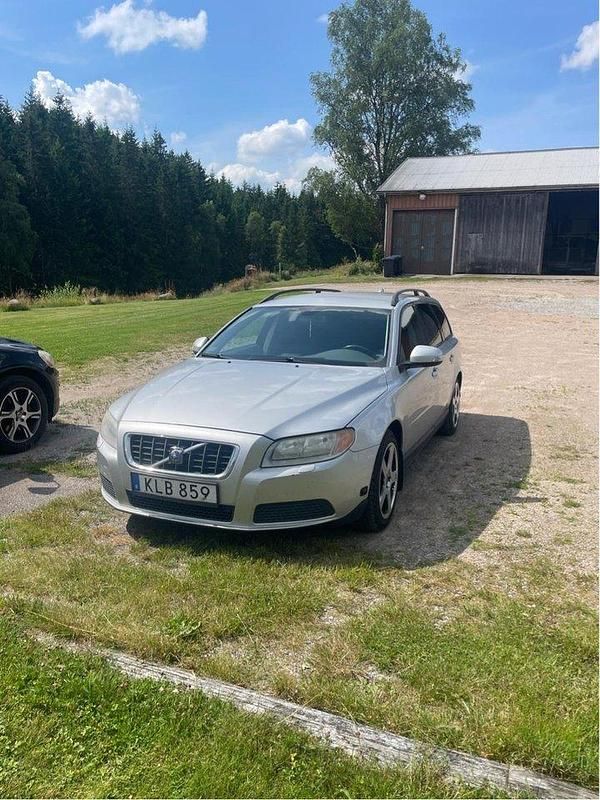 Grå Begagnad 2008 Volvo V70 Kombi | 39 000 kr - Bild 1/4