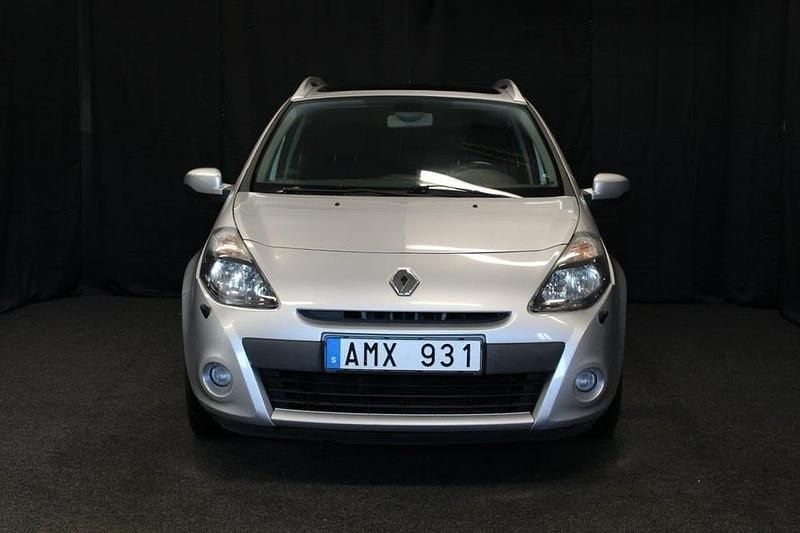 Begagnad Renault Clio IV 112 HK (82 kW) 2012 Silver Kombi