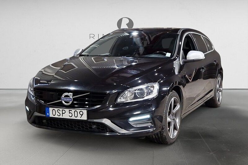 Svart Begagnad 2015 Volvo V60 R-Design Kombi | 189 900 kr (Marknadspris) - Bild 1/3