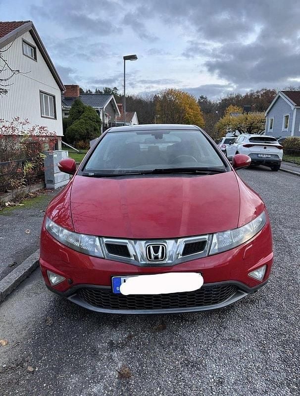 Röd Begagnad 2010 Honda Civic Sport Halvkombi | 45 000 kr (Bra pris) - Bild 1/4