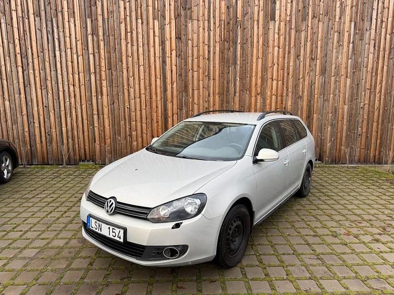 Ljusbrun Begagnad 2011 VW Golf VI Kombi | 39 900 kr (Marknadspris) - Bild 1/4