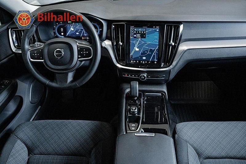 Begagnad Volvo V60 Core 253 HK (186 kW) 2022 Svart Kombi