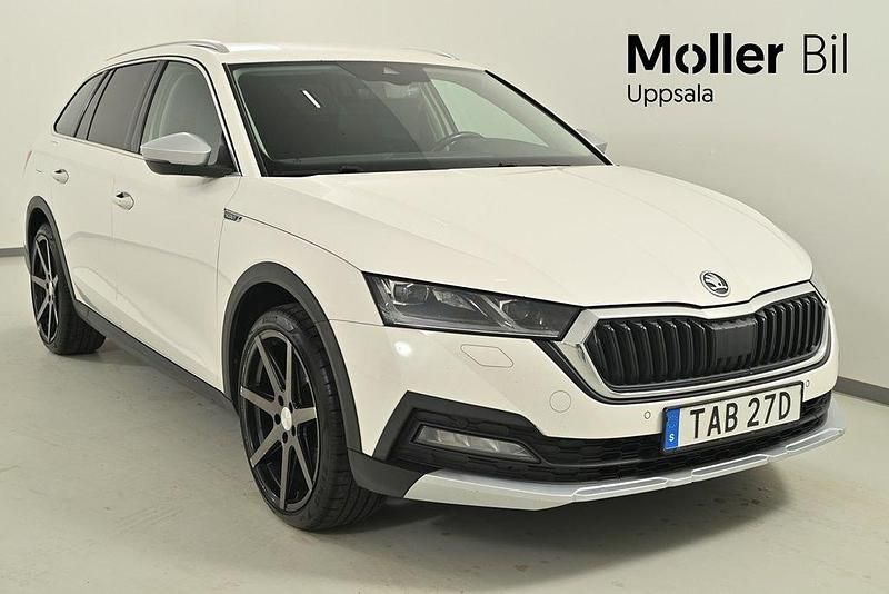 Vit Begagnad 2021 Skoda Octavia Scout Kombi | 189 000 kr (Bra pris) - Bild 1/4