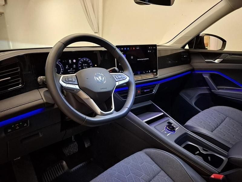 Begagnad VW Tiguan Life 207 HK (152 kW) 2024 Svart SUV