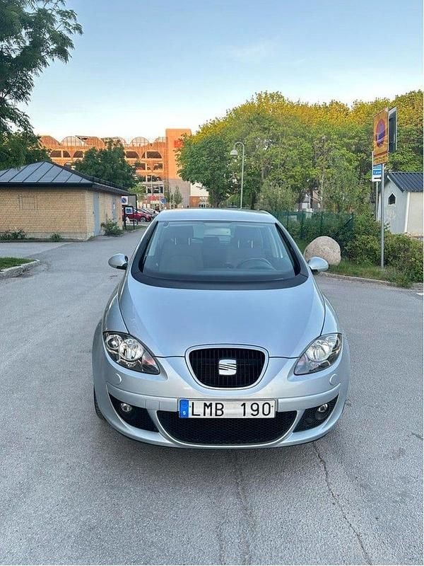 Begagnad Seat Altea 102 HK (75 kW) 2009 Silver Minibuss