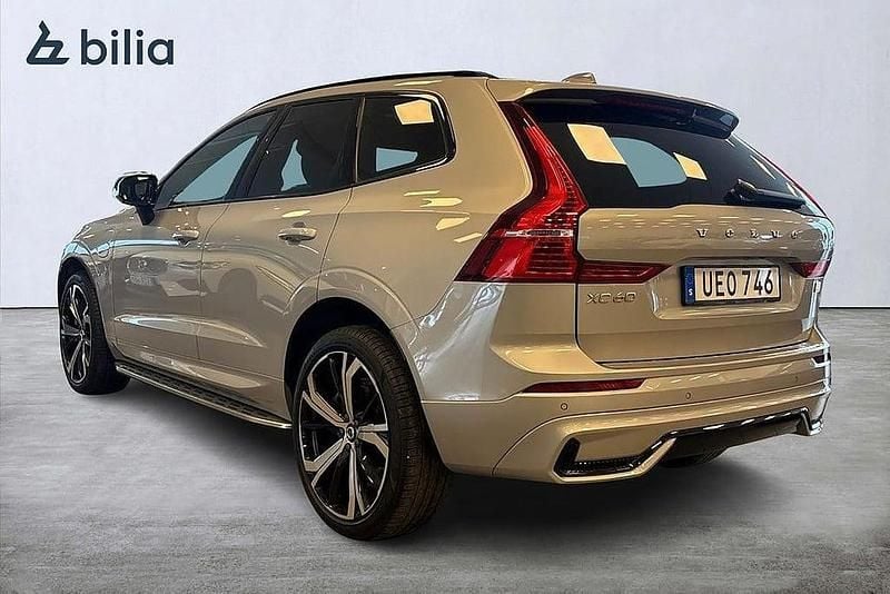 Begagnad Volvo XC60 Plus 355 HK (261 kW) 2023 Silver SUV