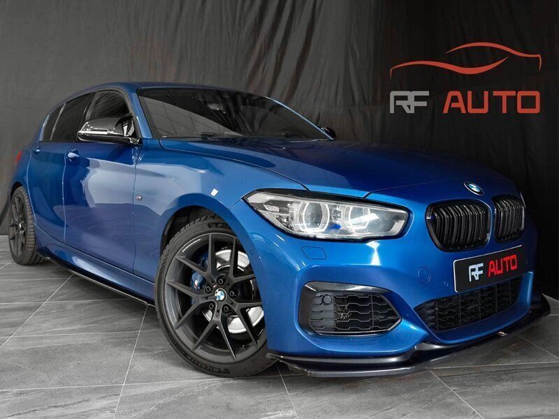 Blå Begagnad 2018 BMW M140 M Sport Halvkombi | 399 900 kr (Lite dyr) - Bild 1/4