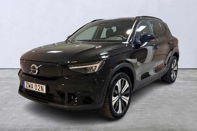 Svart Begagnad 2023 Volvo XC40 Core SUV | 294 900 kr - Bild 1/4