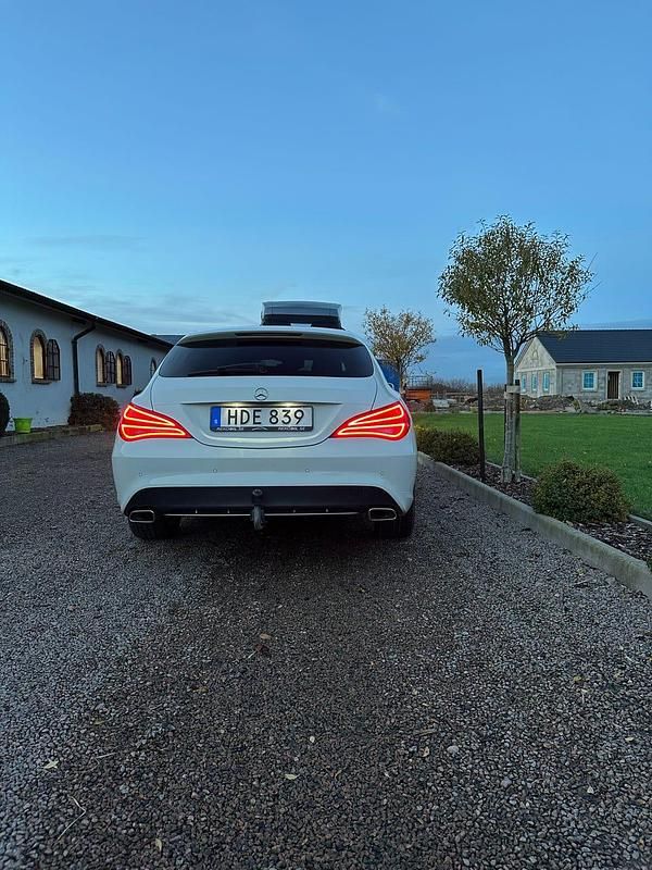 Begagnad 2015 Mercedes CLA200 Shooting Brake Kombi | 110 000 kr (Bra pris) - Bild 1/4