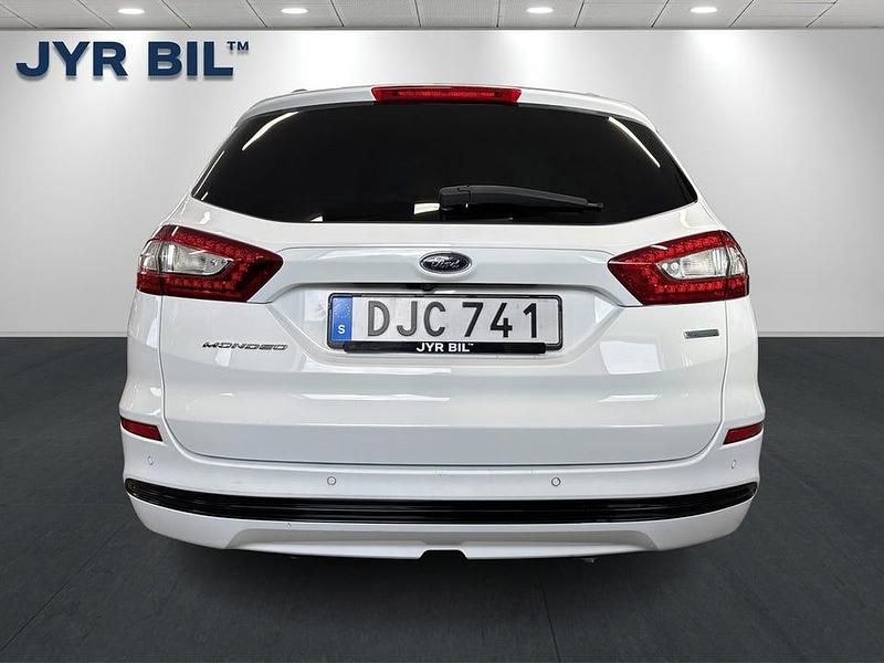 Begagnad Ford Mondeo Titanium 160 HK (117 kW) 2015 Vit Kombi