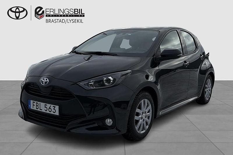 Begagnad Toyota Yaris 2022 Svart Halvkombi