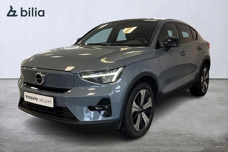 Grå Begagnad 2022 Volvo C40 Plus SUV | 319 900 kr (Marknadspris) - Bild 1/3