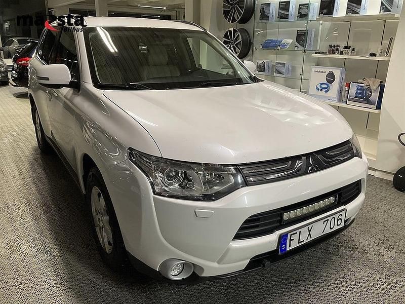 Begagnad Mitsubishi Outlander 150 HK (110 kW) 2013 Vit SUV